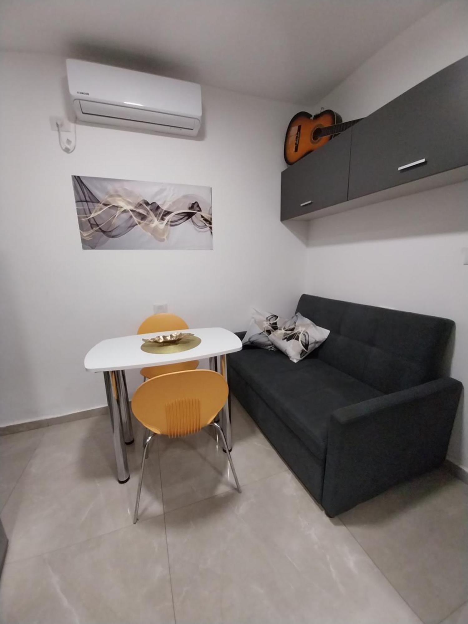 Апартаменти שירת דבורה בבני ברק Giv'at Shemu'el Екстер'єр фото